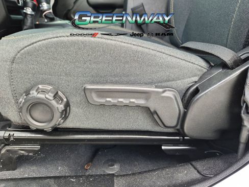 Used 2025 Jeep Gladiator Sport AWD/4WD image 16