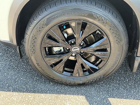 Certified 2023 Nissan Rogue SV w/ SV Premium B Package FWD image 12