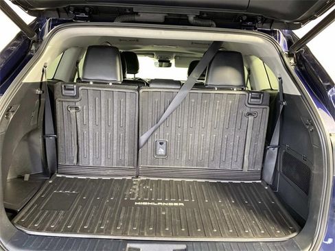 Used 2023 Toyota Highlander XLE image 8