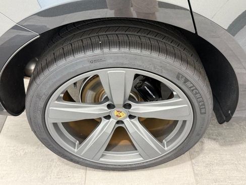 Certified 2025 Porsche Macan AWD/4WD image 6
