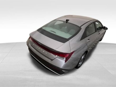 Used 2024 Hyundai Elantra SEL image 4