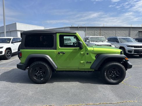 Used 2025 Jeep Wrangler Sport AWD/4WD image 10