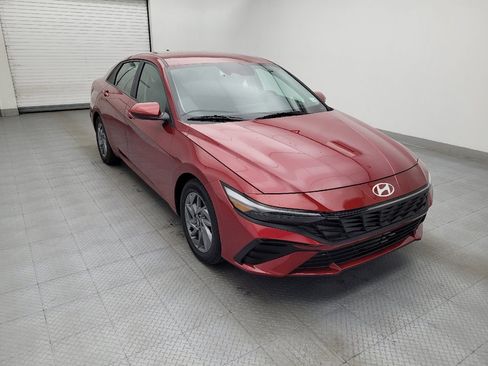 Used 2024 Hyundai Elantra SEL FWD image 13