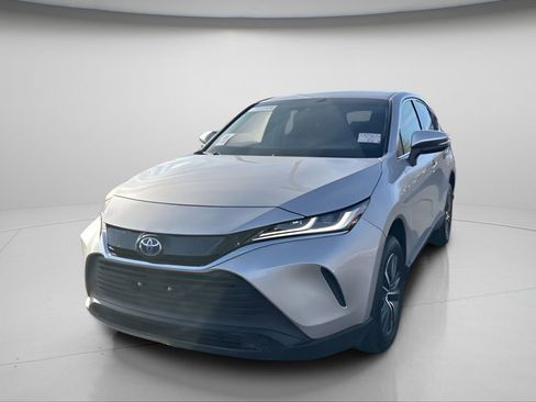 Used 2024 Toyota Venza LE image 9