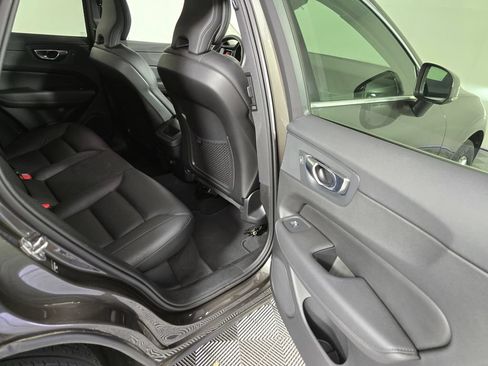 Used 2020 Volvo XC60 T5 Momentum w/ Protection Package AWD/4WD image 13