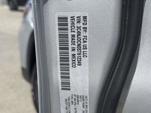 Used 2025 Jeep Compass Limited w/ Sun & Sound Group AWD/4WD image 32