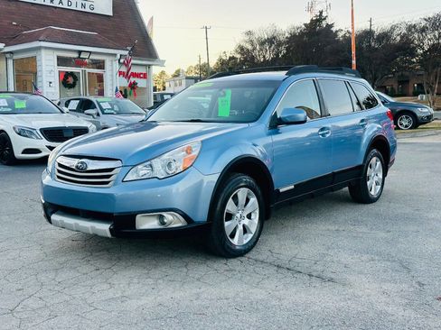 Used 2012 Subaru Outback 3.6R Limited image 2