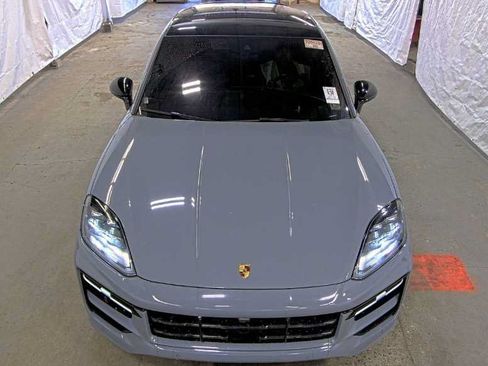 Used 2024 Porsche Cayenne S AWD/4WD image 1