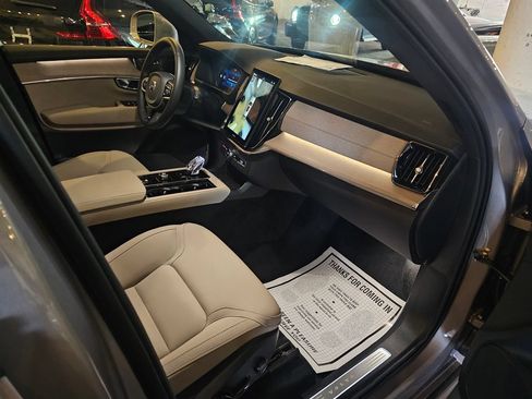 Certified 2026 Volvo XC90 B6 Plus w/ Protection Package Premier AWD/4WD image 10