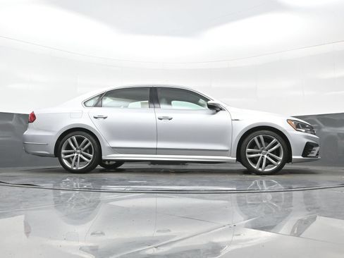 Used 2017 Volkswagen Passat 1.8T R-Line FWD image 29