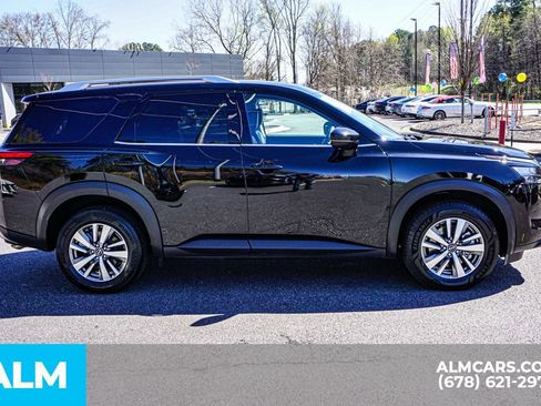 Used 2025 Nissan Pathfinder SL FWD image 8