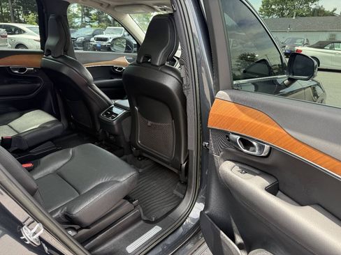Used 2022 Volvo XC90 T6 Momentum w/ Advanced Package AWD/4WD image 11