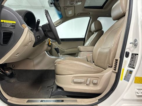 Used 2012 Hyundai Veracruz Limited w/ Entertainment Pkg FWD image 18