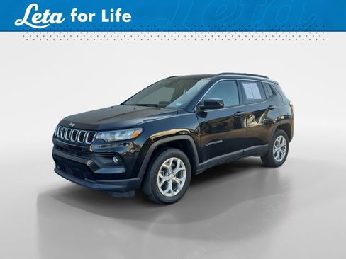 Used 2024 Jeep Compass Latitude AWD/4WD image 1