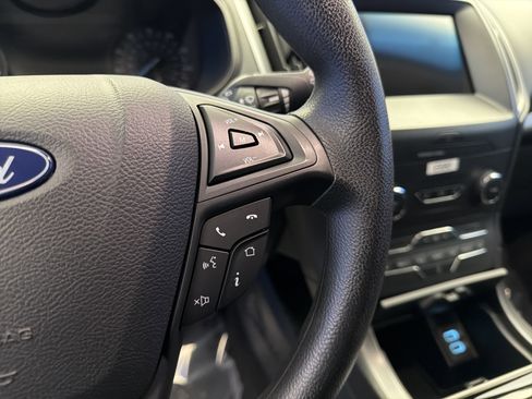 Used 2020 Ford Edge SE image 17