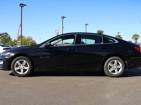 Used 2023 Chevrolet Malibu LT image 2