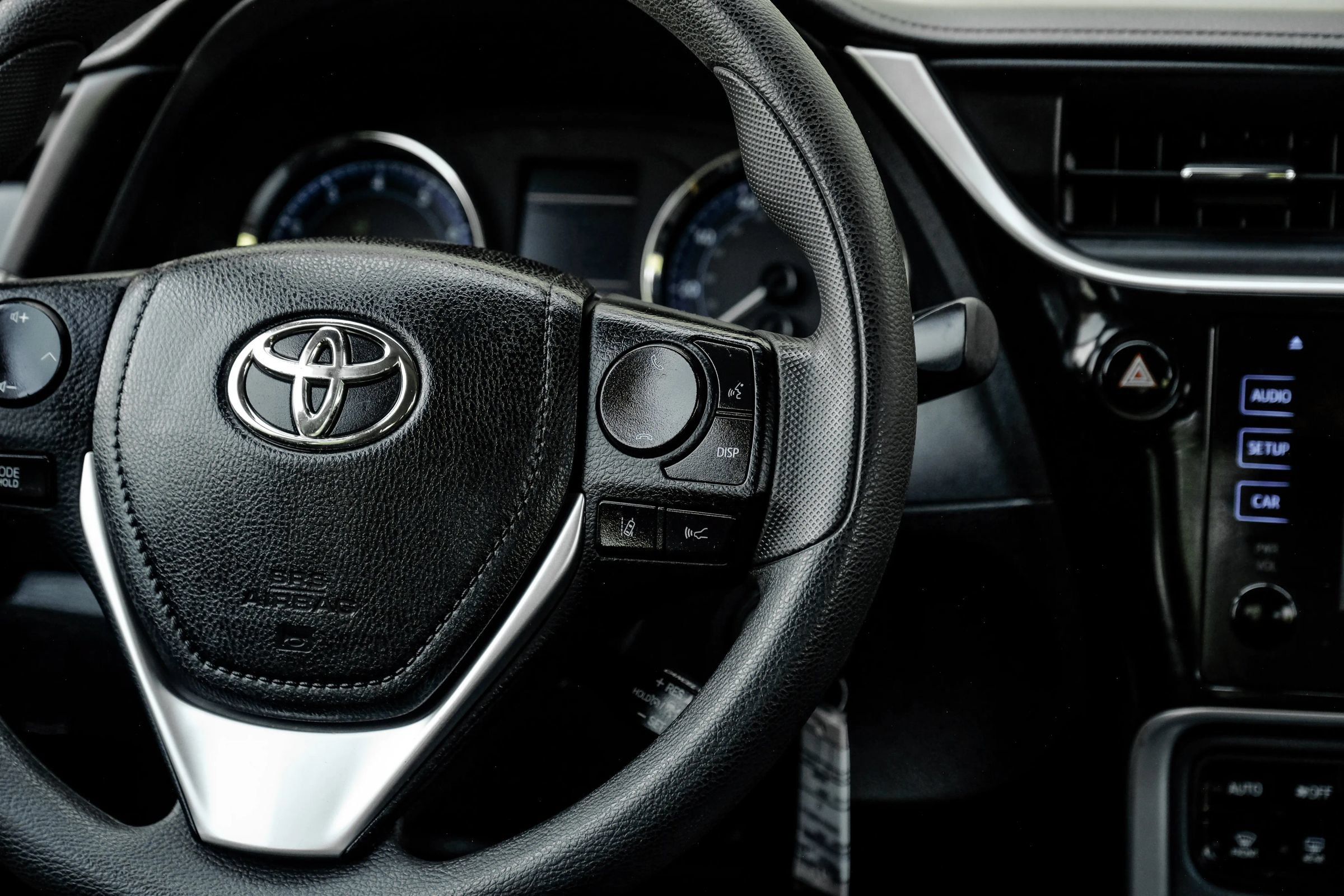 Used 2018 Toyota Corolla LE FWD image 24
