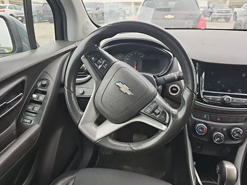 Used 2018 Chevrolet Trax LT w/ LT Convenience Package FWD image 10