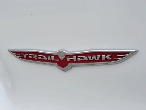 Used 2022 Jeep Cherokee Trailhawk AWD/4WD image 6