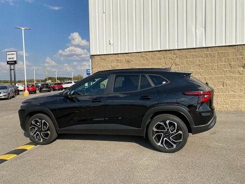 Used 2024 Chevrolet Trax RS w/ Sunroof Package image 8