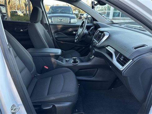 Used 2024 GMC Terrain SLE image 10
