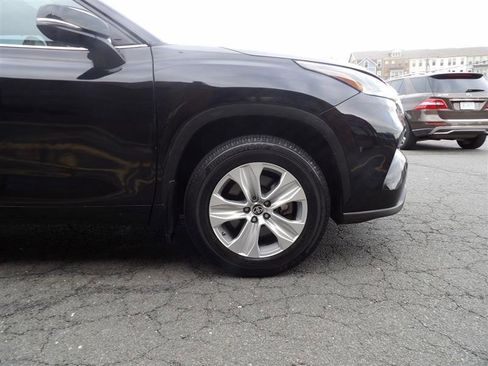 Used 2021 Toyota Highlander XLE image 6
