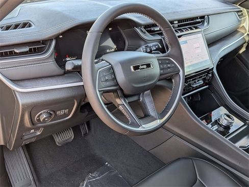 New 2025 Jeep Grand Cherokee Limited w/ Black Appearance Package image 11