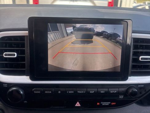 Used 2024 Hyundai Venue Limited FWD image 14