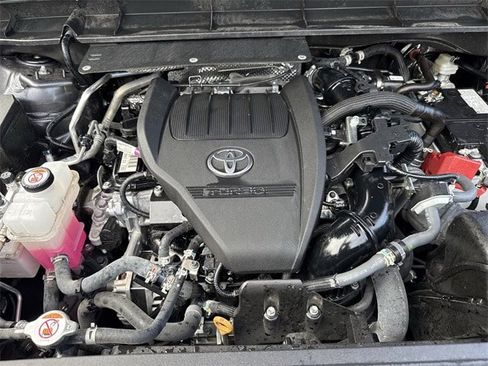 Used 2024 Toyota Highlander XLE image 37
