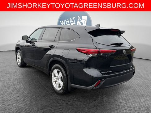 Used 2023 Toyota Highlander LE AWD/4WD image 6
