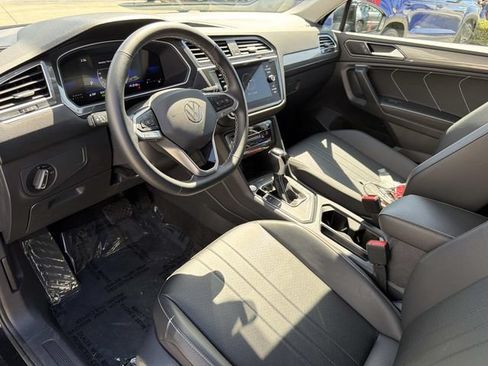 Used 2023 Volkswagen Tiguan SE FWD image 13