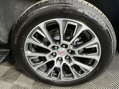 Used 2025 GMC Yukon XL Denali w/ Denali Reserve Package image 35