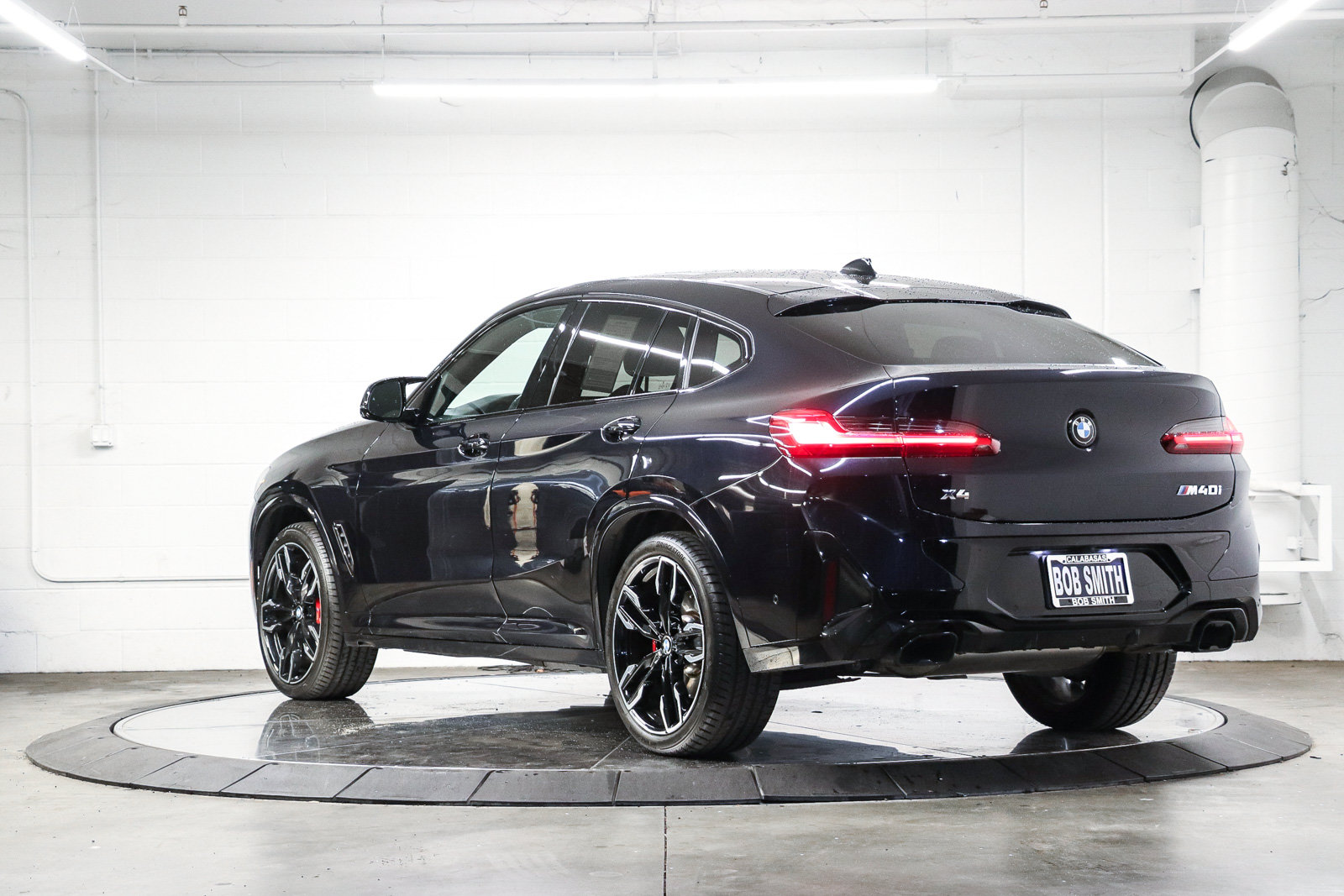 Certified 2024 BMW X4 M40i w/ Premium Package AWD/4WD image 4