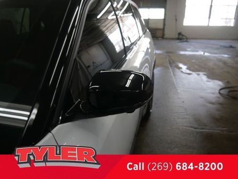 Used 2025 Jeep Wagoneer S Launch Edition image 10