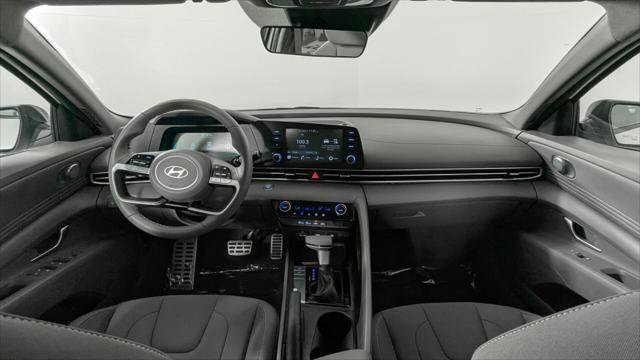 Used 2025 Hyundai Elantra Sport FWD image 26