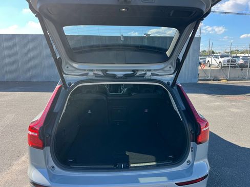 Used 2025 Volvo V60 B5 Cross Country Plus image 31
