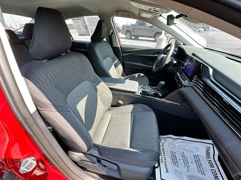 Used 2025 Toyota Camry LE image 33