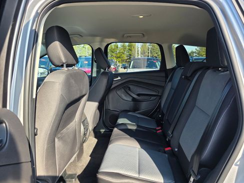 Certified 2019 Ford Escape SE image 10