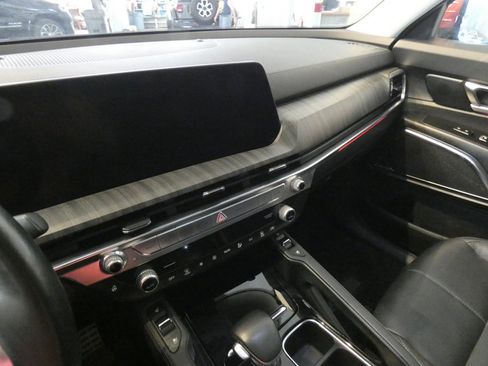 Used 2023 Kia Telluride AWD image 11