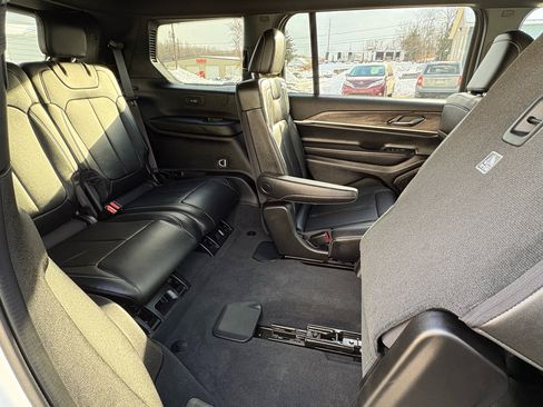 Used 2024 Jeep Grand Cherokee L Limited image 27