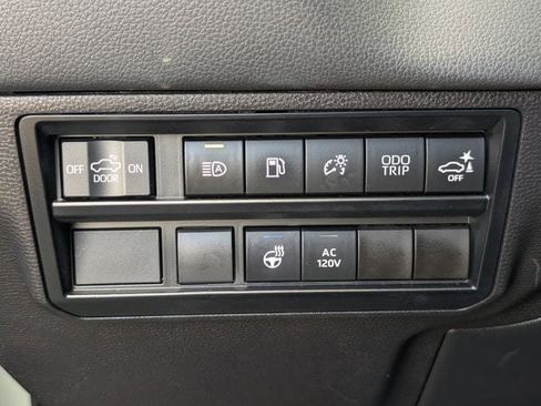 Used 2024 Toyota Tundra Limited image 28