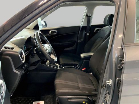 Certified 2025 Hyundai Venue SEL FWD image 8