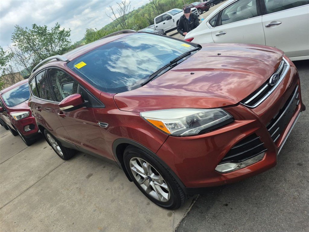 Used 2016 Ford Escape Titanium w/ Equipment Group 301A AWD/4WD image 2