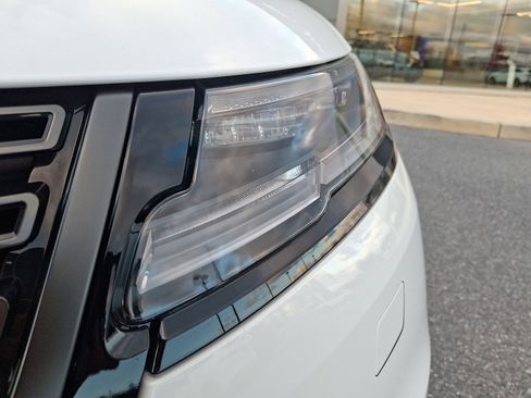 Used 2026 Land Rover Range Rover Velar Dynamic SE image 9