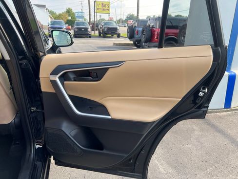 Used 2019 Toyota RAV4 LE w/ All Weather Liner Package AWD/4WD image 43