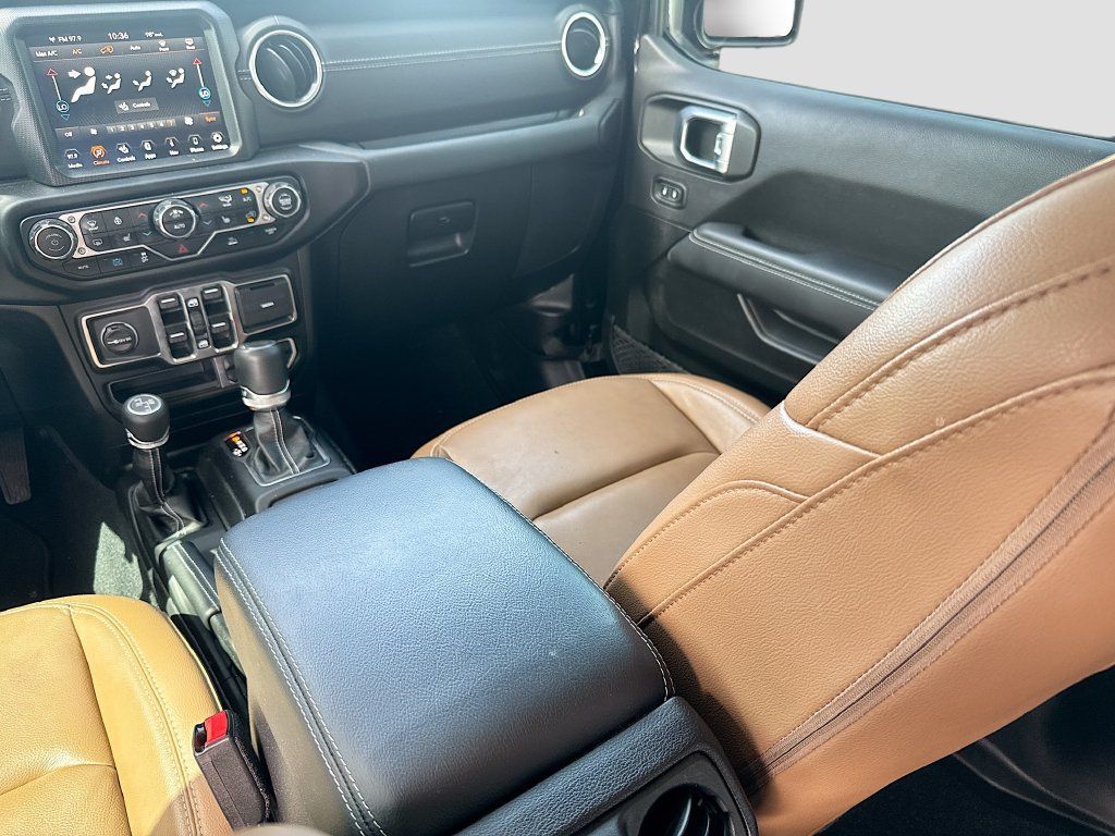 Used 2023 Jeep Wrangler Unlimited Sahara w/ Cold Weather Group AWD/4WD image 26