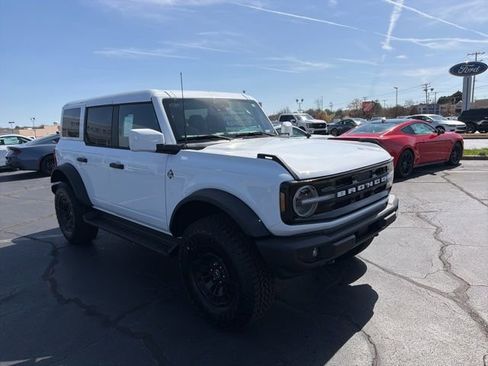 New 2026 Ford Bronco Outer Banks w/ Sasquatch Package image 1