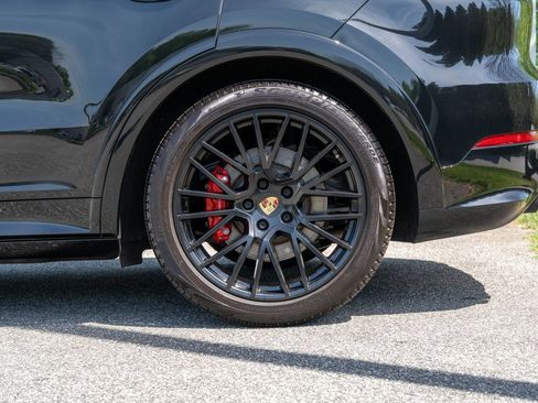 Certified 2023 Porsche Cayenne GTS AWD/4WD image 12