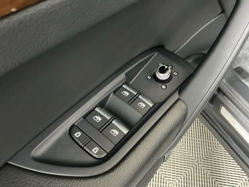 Used 2024 Audi Q5 2.0T Premium w/ Convenience Package image 19