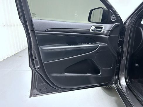 Used 2021 Jeep Grand Cherokee Laredo X image 9